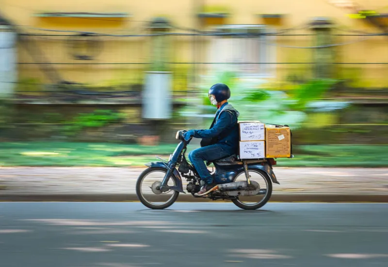 Racing the Clock: Inside the Hidden World of Medical Couriers Keeping American Healthcare Alive